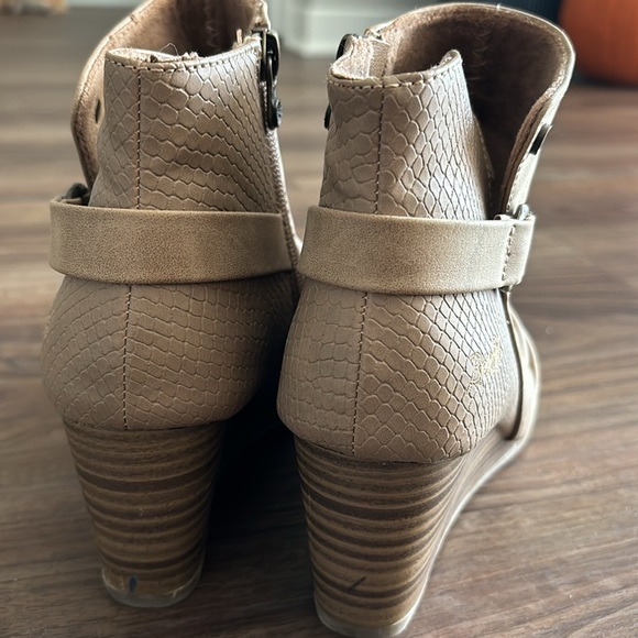 Women’s blowfish wedge bootie size 6.5 - Picture 4 of 4